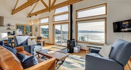 Oceanside Escape w/ Stunning Views: Walk to Beach!
