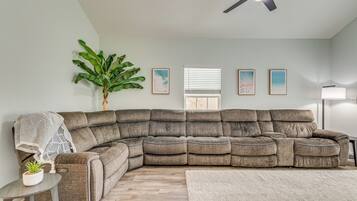 House (3 Bedrooms) | Interior