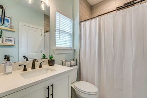 House (3 Bedrooms) | Interior - 1 Mi to Dtwn: Pet-friendly Pensacola Getaway! (Pensacola)