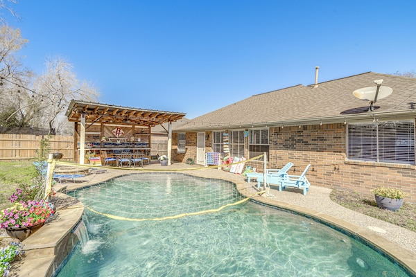 Swim & Unwind: Pet-friendly Home In Spring! - Houston, TX