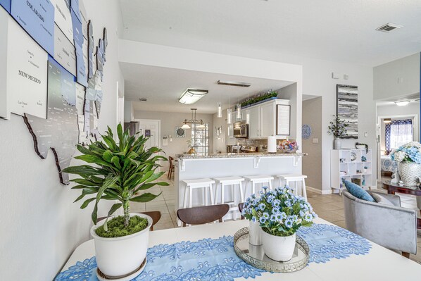 House (4 Bedrooms) | Interior