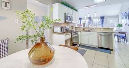 Swim & Unwind: Pet-friendly Home in Spring!