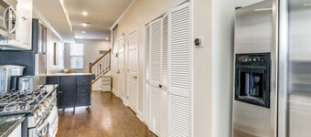 Centrally Located DC Row House Near Restaurants!
