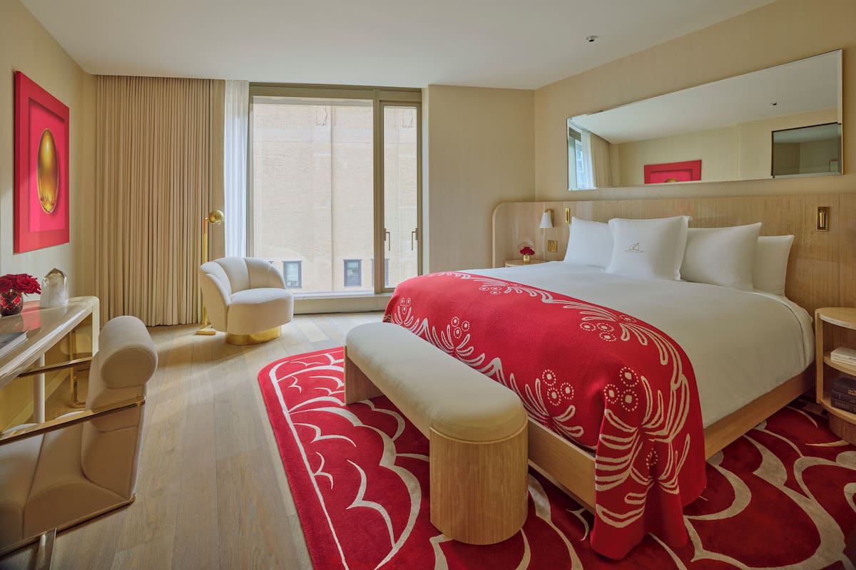 Habitación, en la zona del patio | Sábanas italianas Frette y ropa de cama de alta calidad