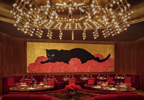 3 restaurants, breakfast served