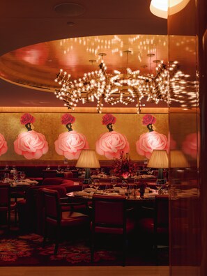 Breakfast, lunch, dinner and brunch served - Faena New York (New York)