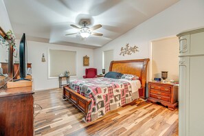 Interior - 1 Mi to Moses Lake: Home w/ Private Yard & Hot Tub (Moses Lake)