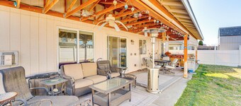 1 Mi to Moses Lake: Home w/ Private Yard & Hot Tub