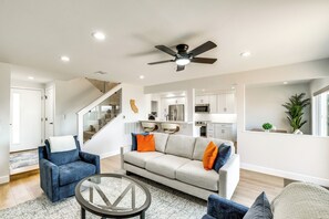 Interior - Balconies & Views: Modern Abode in Poway! (Poway)