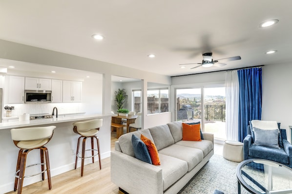 Apartment (4 Bedrooms) | Front of property - Balconies & Views: Modern Abode in Poway! (Poway)