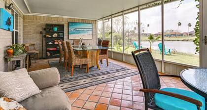 11 Mi to Isla Blanca Beach: Townhome w/ Lake Views