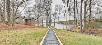 Lakefront Retreat w/ Dock, Patio & Grill in Bracey