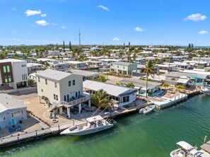 House, Smoking | 4 bedrooms, desk, Internet - Mermaid Manor Waterfront Haven w Hot Tub Dock (Marathon)