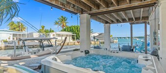 Mermaid Manor Waterfront Haven w Hot Tub Dock