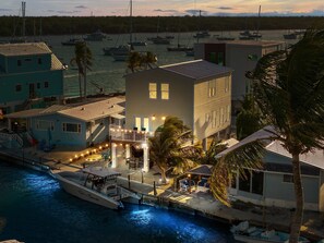 House, Smoking | 4 bedrooms, desk, Internet - Mermaid Manor Waterfront Haven w Hot Tub Dock (Marathon)