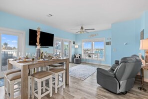 House, Smoking | 4 bedrooms, desk, Internet - Mermaid Manor Waterfront Haven w Hot Tub Dock (Marathon)