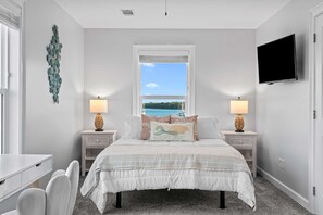 Casa, para fumadores | 4 habitaciones, escritorio y internet 