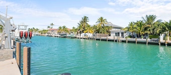 Seabreeze Cove Waterfront Gem 38 Foot Dock Cabana Club