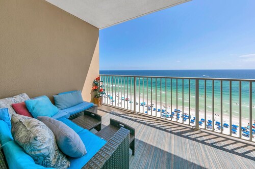 3BR 2BA Slps 9 Perfect Location Directly on the Beach!