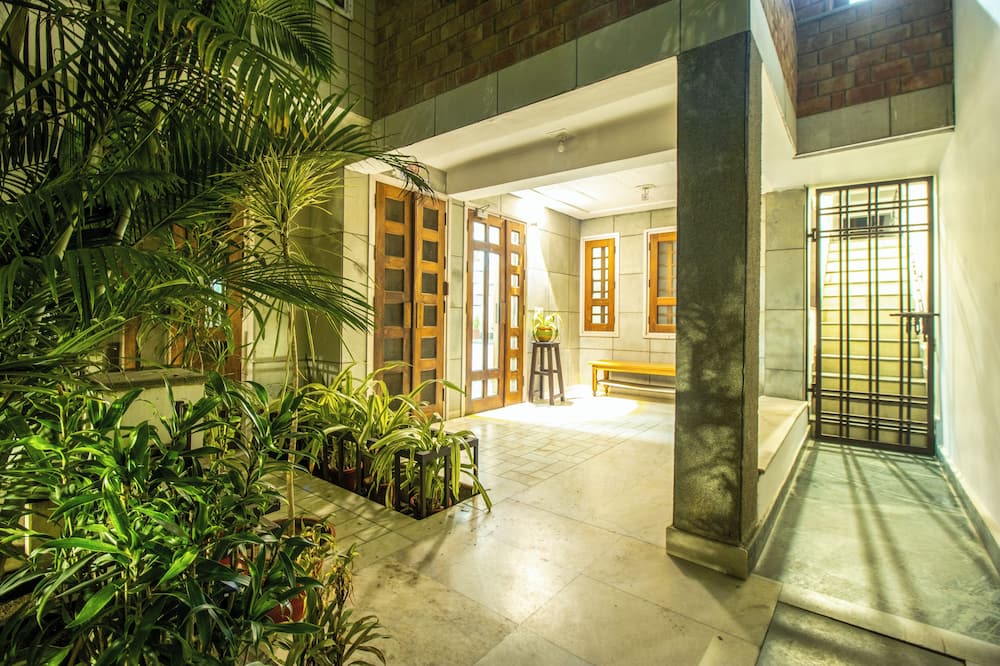 Opulent Antique 3br Villa in Gurugram