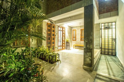 Opulent Antique 3br Villa in Gurugram