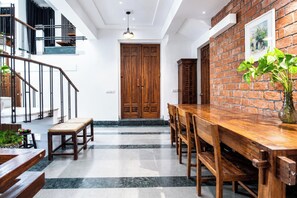Lobby sitting area - Opulent Antique 3br Villa in Gurugram (Gurugram)
