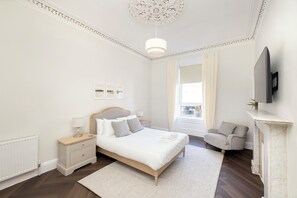 Standard Apartment | 3 bedrooms, free WiFi - JOIVY Cosy 3bed Family Flat near Leith (Edinburgh)