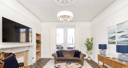 JOIVY Cosy 3bed Family Flat near Leith