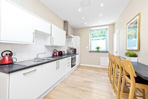 Standard Apartment | Private kitchen | Electric kettle, toaster