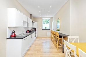 Appartement Standard | Cuisine privée | Bouilloire électrique, grille-pain