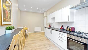 Standard Apartment | Private kitchen | Electric kettle, toaster
