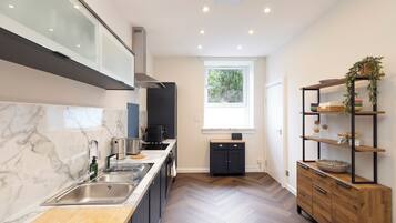 Standard Apartment | Private kitchen | Electric kettle, toaster