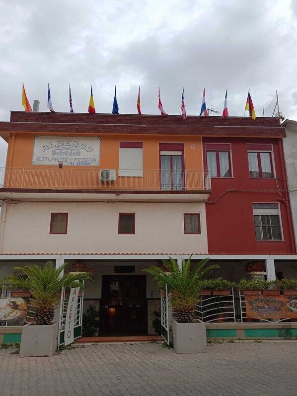 Kahden hengen standard-huone (kaksi sänkyä), näköala puutarhaan | Ilmainen Wi-Fi