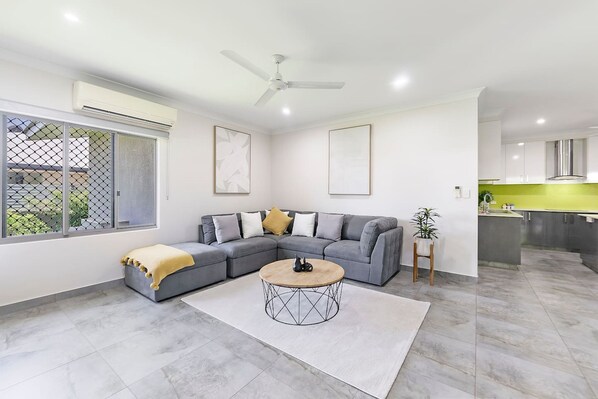 House, Smoking - Zenhouse Harmony Modern Home Near CDU Hospital (Muirhead)
