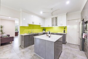 House - Zenhouse Harmony Modern Home Near CDU Hospital (Muirhead)