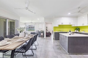 House | 4 bedrooms - Zenhouse Harmony Modern Home Near CDU Hospital (Muirhead)