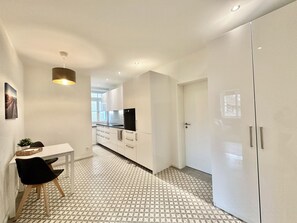 Business Apartment | Oleskelualue | Televisio