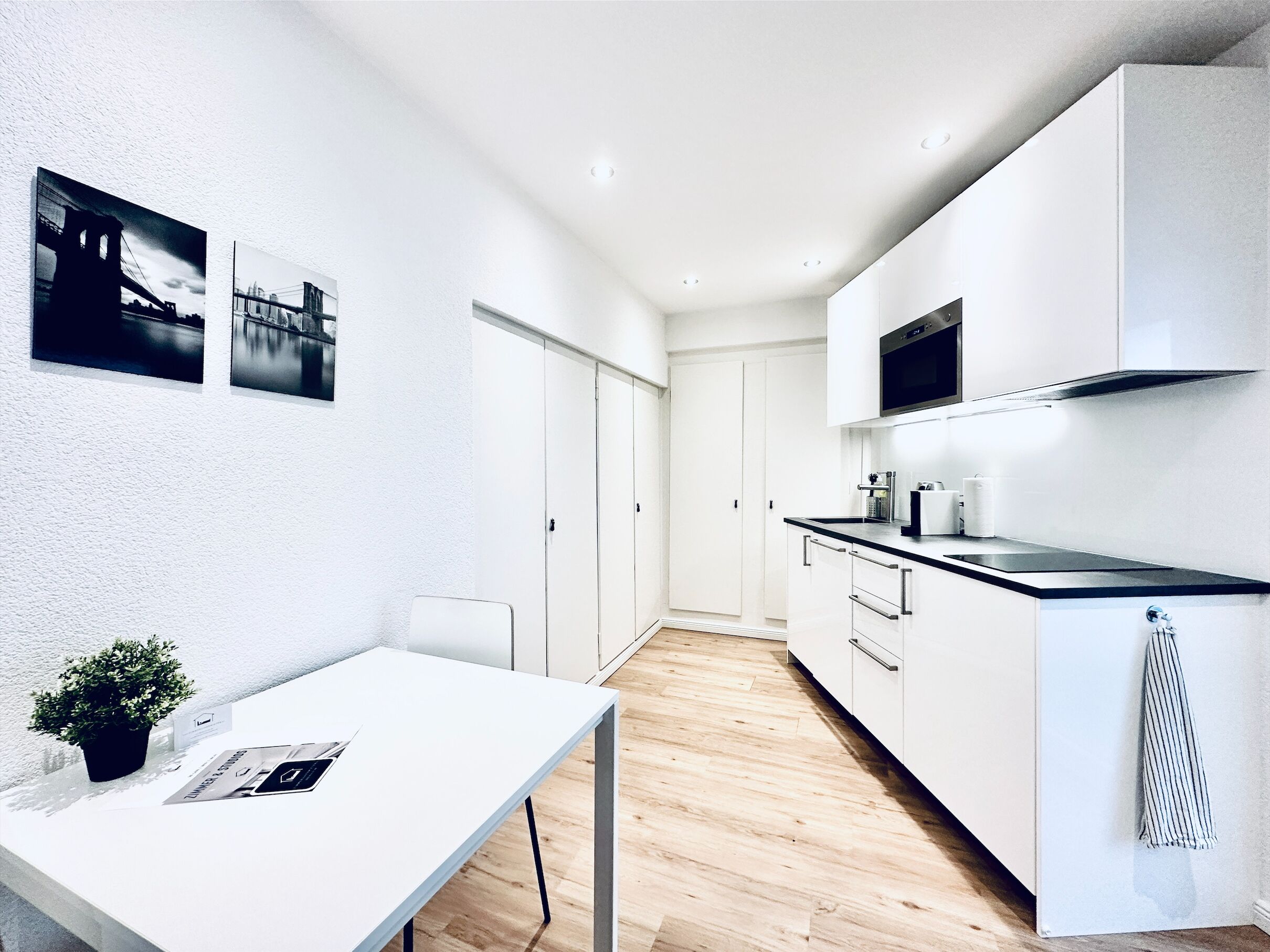 Business Studio | Eigene Küche | Kühlschrank, Mikrowelle, Ofen, Herdplatte