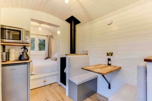 1 bedroom, WiFi, bed sheets - The Holmes Hill Retreat (Whitesmith)