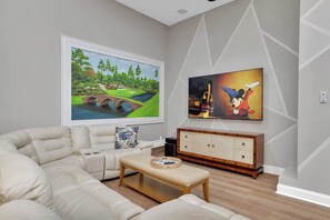 TV, offices - Spacious retreat w/ pool & hot tub (Kissimmee)