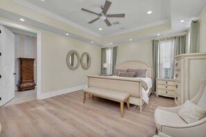 5 bedrooms, desk, iron/ironing board, travel crib