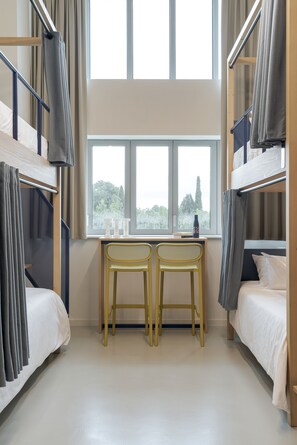 Desk, laptop workspace, free WiFi, bed sheets - aparto Florence Manifattura (Florence)