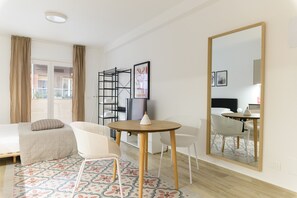 1 chambre, fer et planche à repasser, accès au Wi-Fi (inclus)