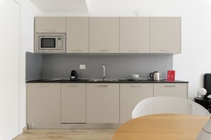Fridge, microwave, dishwasher, coffee/tea maker