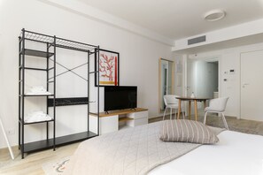 1 habitación, tabla de planchar con plancha, wifi gratis y ropa de cama 