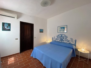 4 bedrooms, iron/ironing board, WiFi - Panoramic sea view villa with large garden (Villaggio Mandorli)