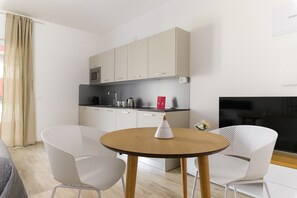 Dining - Palazzo Murat - Apartment with city view by Wonderful Italy (Bari)