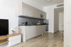 Frigorifero, microonde, forno, lavastoviglie