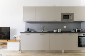 Fridge, microwave, oven, dishwasher - Palazzo Murat - One-bedroom Apartment with balcony by Wonderful Italy (Bari)