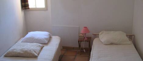 5 bedrooms, iron/ironing board, WiFi